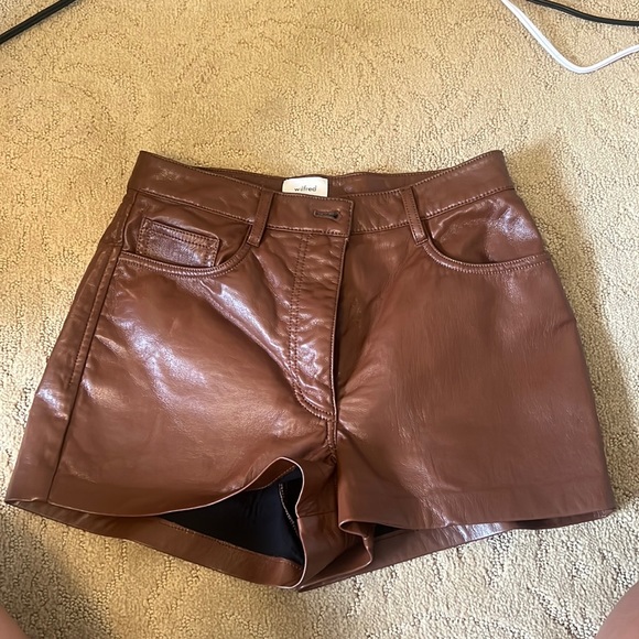 Aritiza Melina Short - Picture 1 of 6